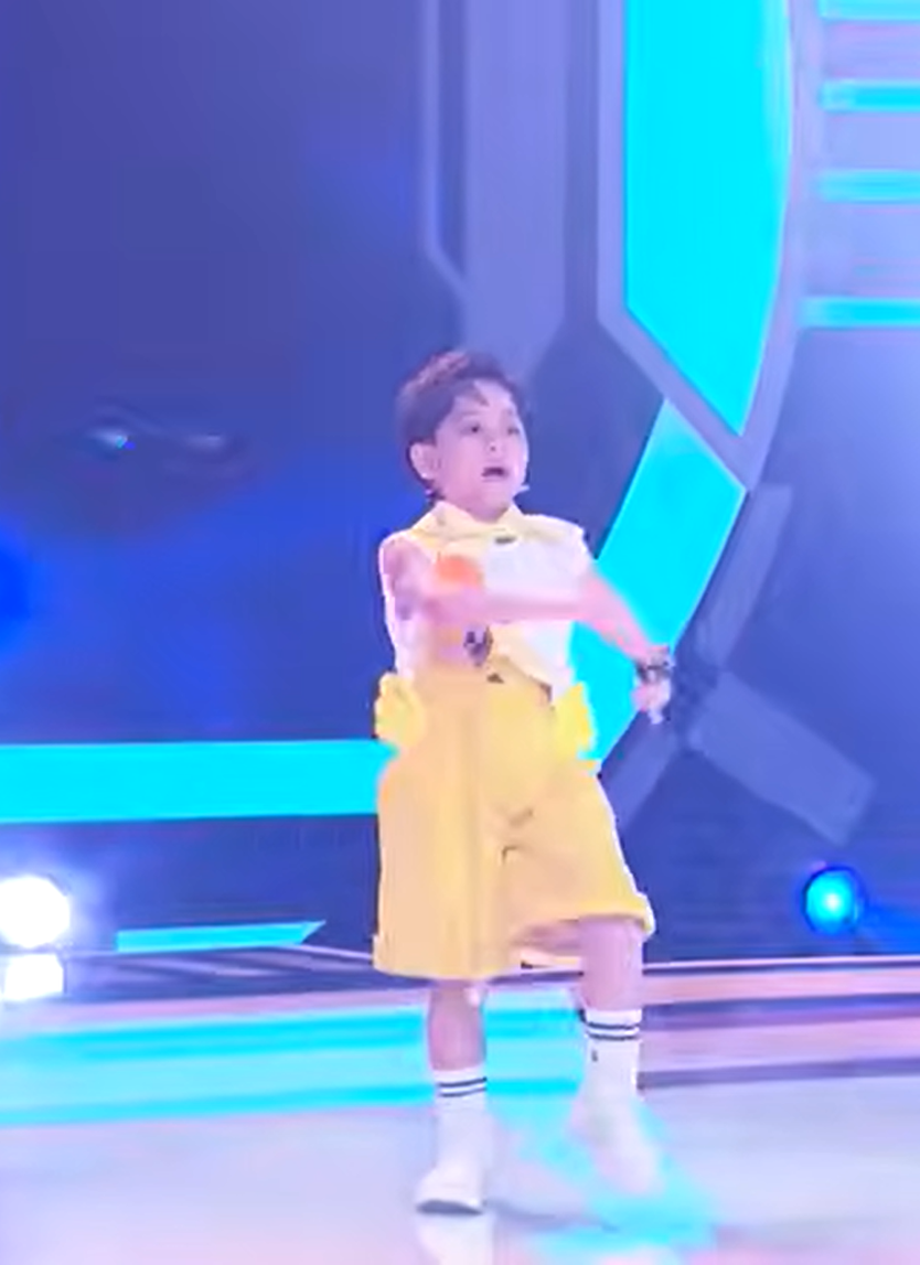 Bé Hải Đăng 5 tuổi gây bất ngờ với bài hát "Phù Đổng Thiên Vương"- Ảnh 7.