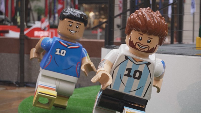 Lego ra mắt mô hình chiếc cúp World Cup cao hơn 8 mét - Ảnh 2.