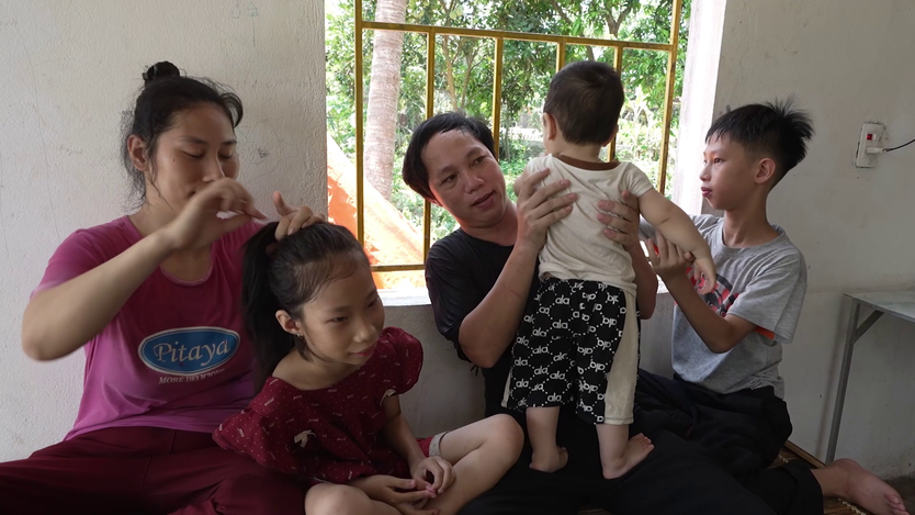 Mái ấm gia đình Việt: Cậu bé mong cha được sống lâu cùng gia đình- Ảnh 1.