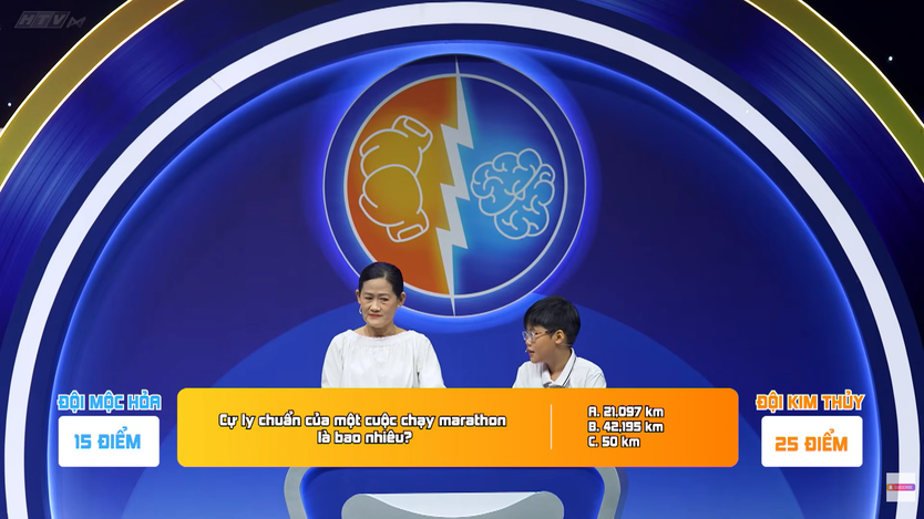 Tranh tài đọ sức - Tập 14: Lần đầu tiên có 2 đội chơi là một gia đình 3 thế hệ- Ảnh 2.