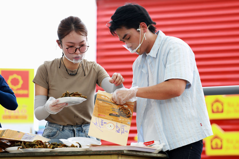 Khánh Vy, Võ Điền Gia Huy khóc hết nước mắt trong Mái ấm gia đình Việt- Ảnh 5.