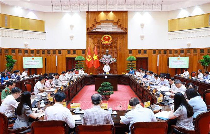Thủ tướng chủ trì họp Phiên họp của BCĐ Trung ương thực hiện Chương trình mục tiêu quốc gia - Ảnh 4.