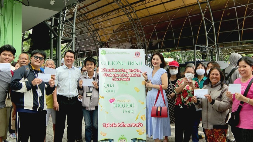 Xe buýt TP. Hồ Chí Minh: Miễn phí vé, thêm quà khuyến khích - Ảnh 2.