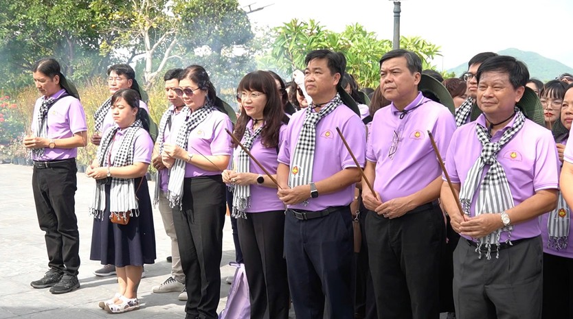 Hơn 100 cán bộ tuyên giáo - dân vận, báo chí - xuất bản TP. Hồ Chí Minh về nguồn: “Hành trình tri ân - về miền đất lửa” - Ảnh 8.