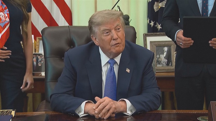 Tổng thống Trump: Mỹ kiểm soát hoàn toàn eo biển Hormuz - Ảnh 1.
