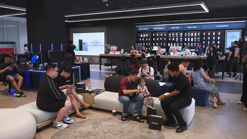Trải nghiệm smartphone màn hình gập tích hợp AI thế hệ mới tại Samsung 68  - Ảnh 2.