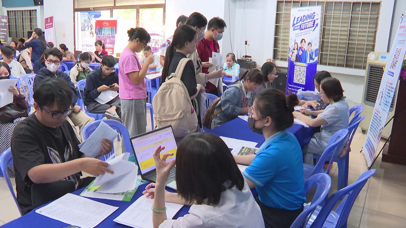 TP. Hồ Chí Minh: Nhiều cơ hội việc làm cho người lao động vào dịp cuối năm - Ảnh 1.