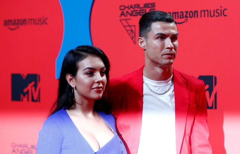 Cristiano Ronaldo kết hôn với Georgina Rodríguez sau gần 10 năm bên nhau - Ảnh 3.