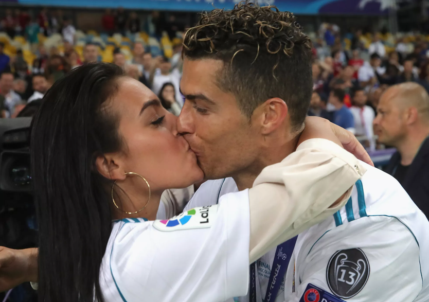 Cristiano Ronaldo kết hôn với Georgina Rodríguez sau gần 10 năm bên nhau - Ảnh 5.