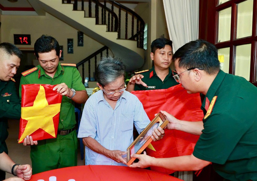 Những bức di ảnh đưa liệt sĩ trở về với người thân- Ảnh 4.