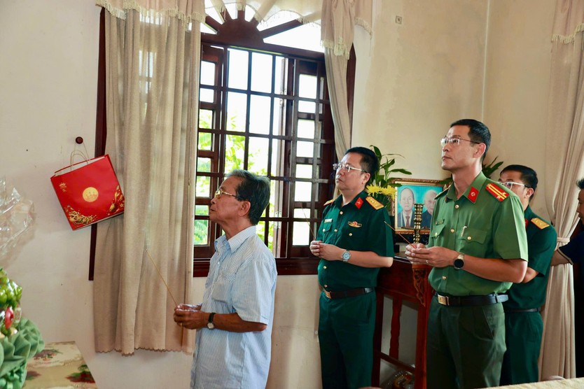 Những bức di ảnh đưa liệt sĩ trở về với người thân- Ảnh 3.