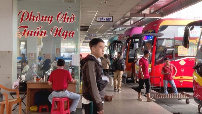 Siết quản lý đón, trả khách đối với xe hợp đồng- Ảnh 1.