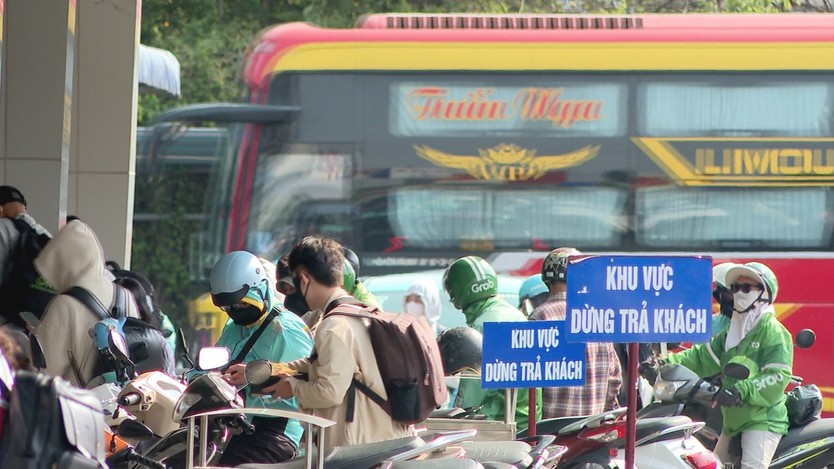 Siết quản lý đón, trả khách đối với xe hợp đồng- Ảnh 2.