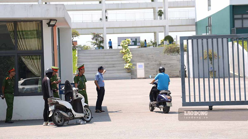 326 thí sinh Tuyên Quang làm thủ tục thi lại, an ninh được siết chặt - Ảnh 2.