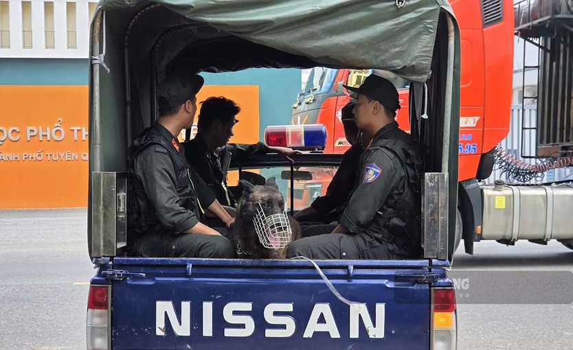 326 thí sinh Tuyên Quang làm thủ tục thi lại, an ninh được siết chặt - Ảnh 5.