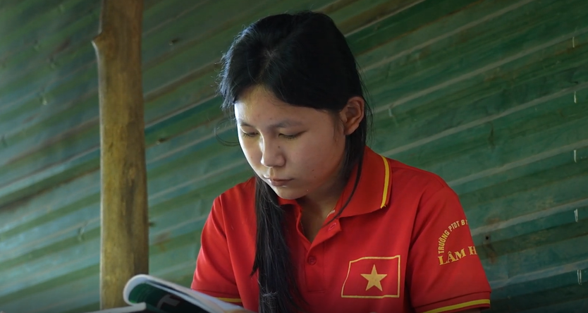 Mái ấm gia đình Việt: Cô bé nhiều năm ngủ dưới đất vì thương mẹ - Ảnh 4.