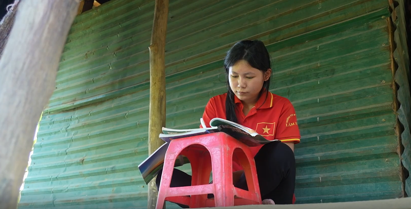 Mái ấm gia đình Việt: Cô bé nhiều năm ngủ dưới đất vì thương mẹ - Ảnh 7.