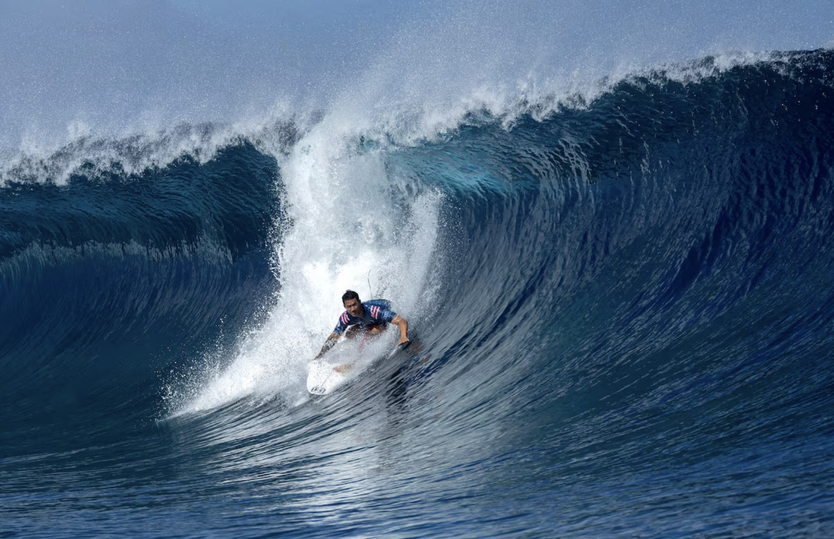 Moniz (Hawaii) và Erin Brooks (Canada) giành chiến thắng tại giải lướt sóng ống ở Tahiti - Ảnh 1.