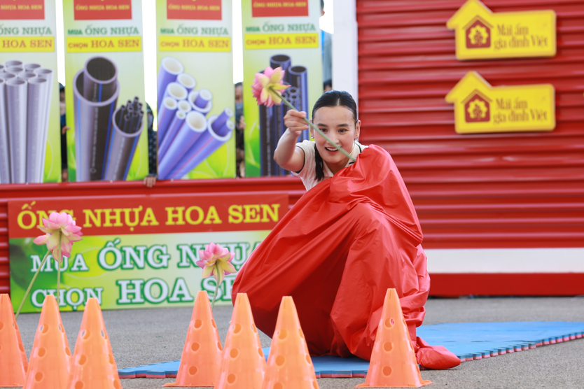 Hơn 1,8 tỉ đồng trao cho các em nhỏ Mái ấm gia đình Việt tập 24- Ảnh 6.