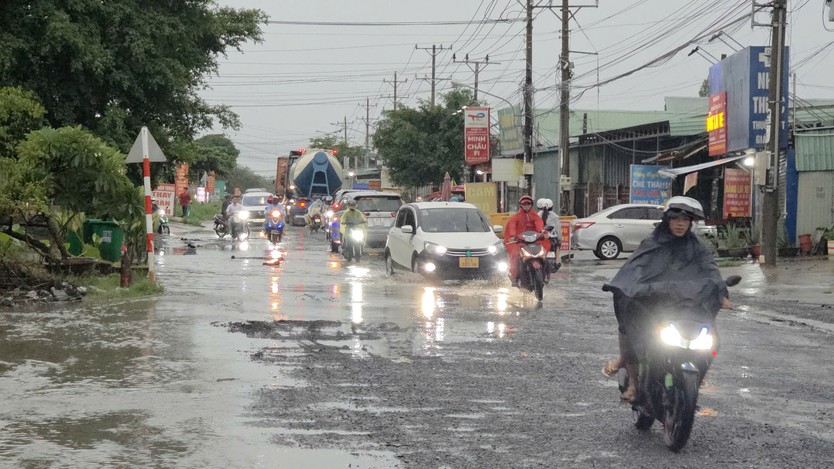 Người dân mong sớm cải thiện hạ tầng đường Trịnh Hoài Đức, phường Tân Hiệp - Ảnh 1.