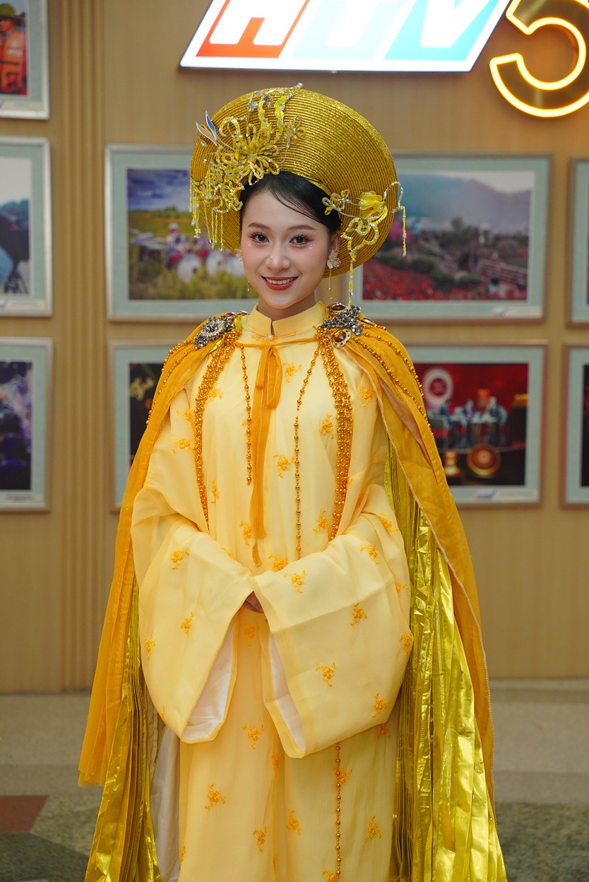 Diễn viên Mai Duyên hóa thân thành chị Hằng trong. Vườn Âm Nhạc - "Ánh sao lấp lánh đêm rằm"- Ảnh 5.