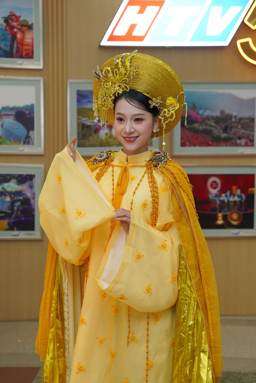 Diễn viên Mai Duyên hóa thân thành chị Hằng trong. Vườn Âm Nhạc - "Ánh sao lấp lánh đêm rằm"- Ảnh 6.