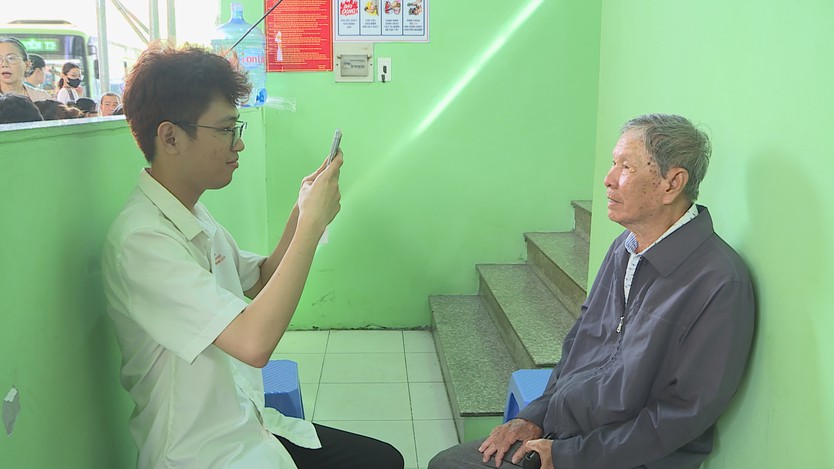 Hơn 13.000 hồ sơ đăng ký thẻ giao thông công cộng sau hơn một tuần - Ảnh 1.
