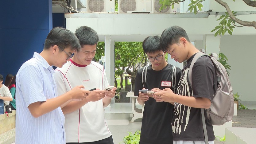 Tân sinh viên rộn ràng nhập học, sẵn sàng cho hành trình mới - Ảnh 1.