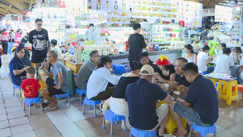Tăng cường kiểm soát an toàn thực phẩm tại các chợ truyền thống- Ảnh 1.