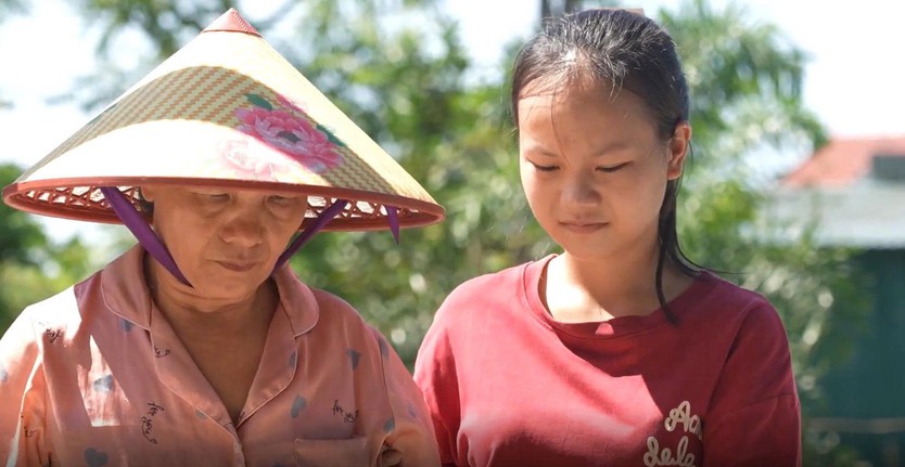 Chuyện cô bé mồ côi cha, mẹ bị tai biến trong "Mái ấm gia đình Việt" - Ảnh 1.