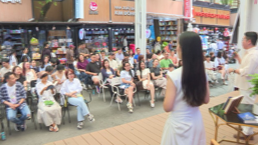 “Thế giới không nợ bạn cuộc đời rực rỡ”: Đối thoại với chính mình ở tuổi 40- Ảnh 4.