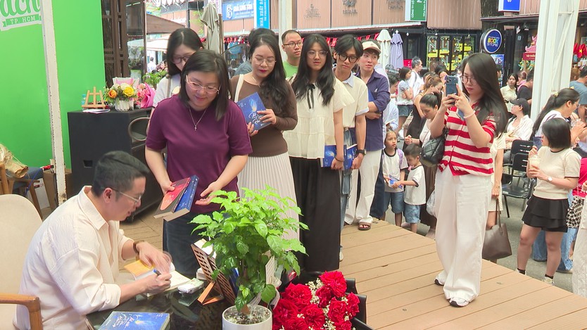 “Thế giới không nợ bạn cuộc đời rực rỡ”: Đối thoại với chính mình ở tuổi 40- Ảnh 3.