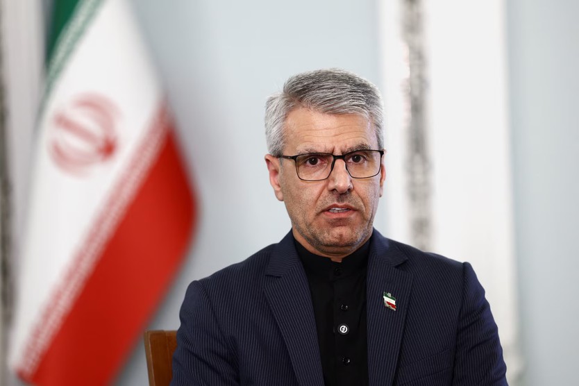 Iran và Oman đạt thỏa thuận các tuyến hàng hải qua eo biển Hormuz- Ảnh 1.