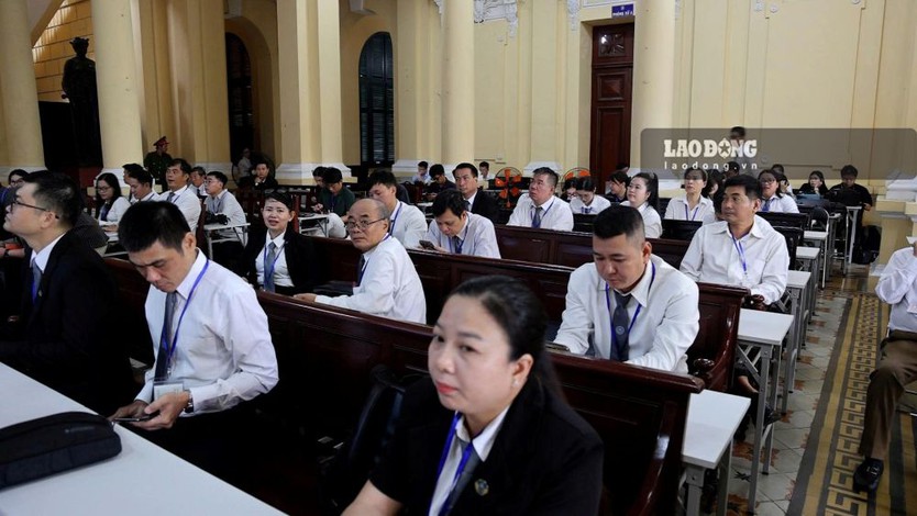 Xét xử vụ án ma túy VN10: Chi Dân đính chính tội danh, Trúc Phương nói chưa có chồng - Ảnh 4.
