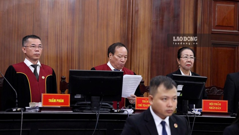 Xét xử vụ án ma túy VN10: Chi Dân đính chính tội danh, Trúc Phương nói chưa có chồng - Ảnh 3.