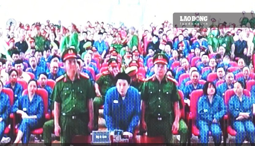 Xét xử vụ án ma túy VN10: Chi Dân đính chính tội danh, Trúc Phương nói chưa có chồng - Ảnh 2.