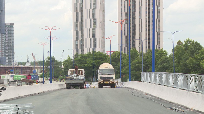 Cầu vượt N4 nút giao An Phú: Gấp rút hoàn thiện, sẵn sàng thông xe - Ảnh 1.