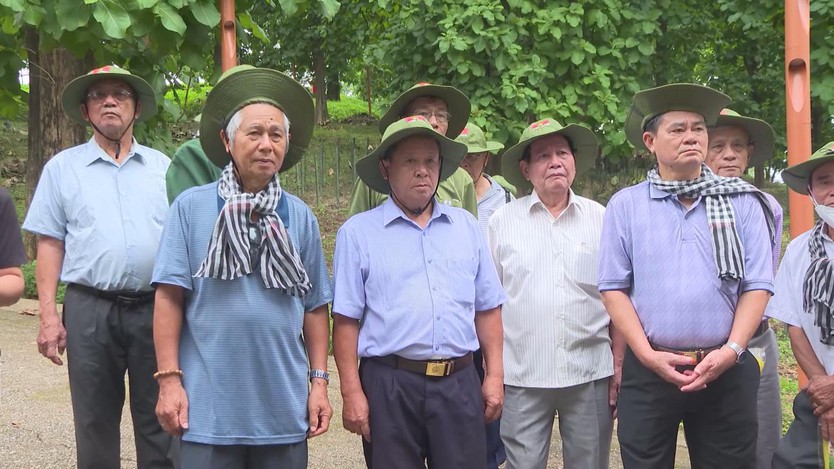 Đoàn cựu chiến binh đã đến tham quan di tích Đồi A1 - Chiến trường Điện Biên Phủ - Ảnh 2.