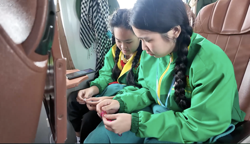 A, Bạn Đây Rồi!: Rạng ngời trang sử Đội qua hành trình "Em yêu Tổ quốc Việt Nam" - Ảnh 2.