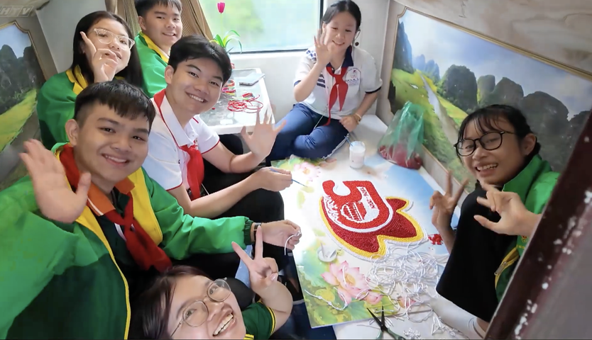 A, Bạn Đây Rồi!: Rạng ngời trang sử Đội qua hành trình "Em yêu Tổ quốc Việt Nam" - Ảnh 1.