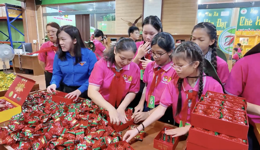 A, Bạn Đây Rồi!: Rạng ngời trang sử Đội qua hành trình "Em yêu Tổ quốc Việt Nam" - Ảnh 17.