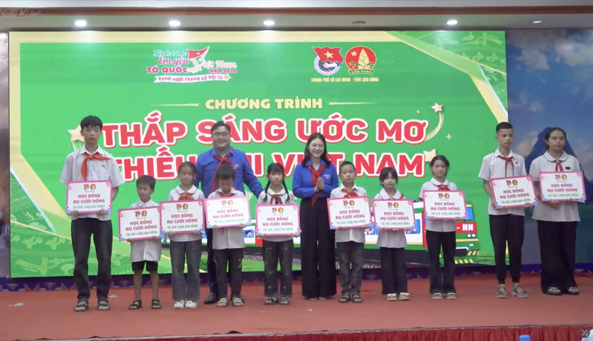 A, Bạn Đây Rồi!: Rạng ngời trang sử Đội qua hành trình "Em yêu Tổ quốc Việt Nam" - Ảnh 22.