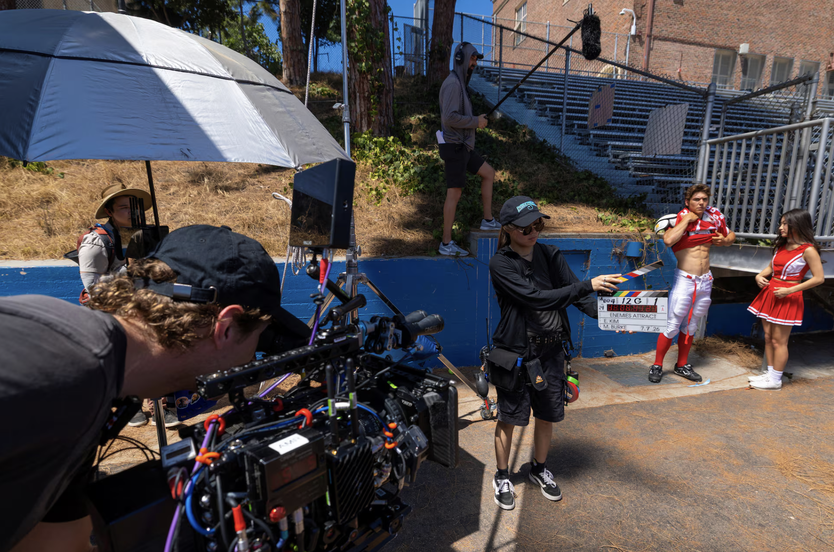 Phim ngắn dạng dọc "lên ngôi", các hãng phim Hollywood đua nhau chinh phục khán giả - Ảnh 2.