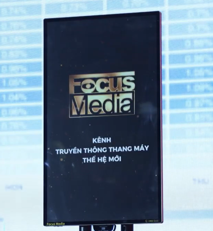 Trải nghiệm một chạm NFC trên màn hình truyền thông thang máy thế hệ mới - Ảnh 1.