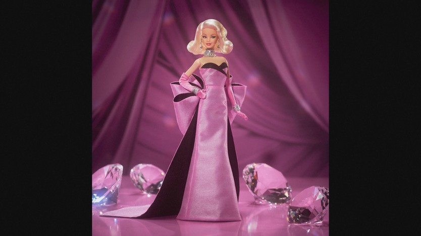 Tôn vinh Marilyn Monroe dưới hình dáng búp bê Barbie - Ảnh 2.