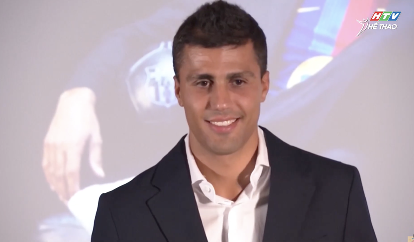 Tin bóng đá quốc tế 19/8: Rodri cập bến Barcelona, Mourinho tái xuất Real Madrid - Ảnh 3.