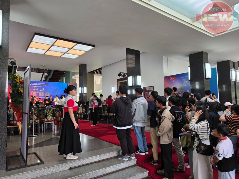 Nghe giọng Bác Hồ qua công nghệ VR tại Chương trình "Trở về thời khắc thiêng liêng"- Ảnh 3.