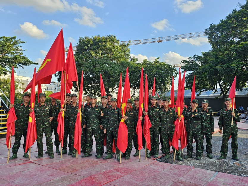 NewZround: Cận cảnh sân khấu trước giờ G concert “Tổ quốc trong tim” - Ảnh 4.