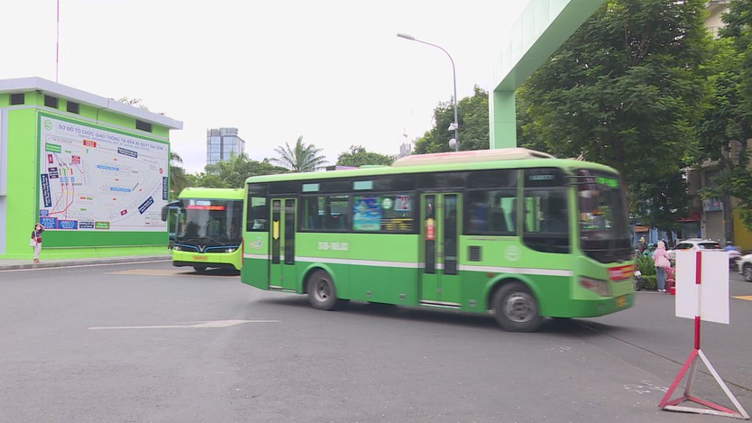 Xe buýt TP. Hồ Chí Minh: Nâng chuẩn dịch vụ, tăng tốc số hóa và xanh hóa - Ảnh 1.