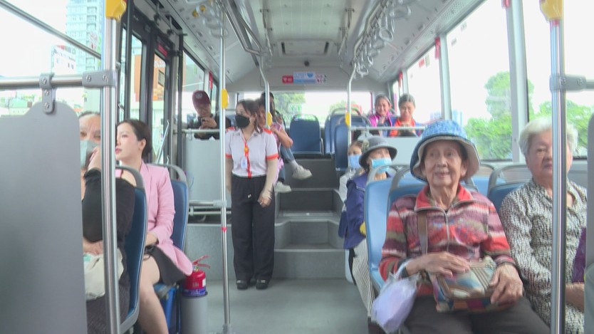 Xe buýt TP. Hồ Chí Minh: Nâng chuẩn dịch vụ, tăng tốc số hóa và xanh hóa - Ảnh 3.